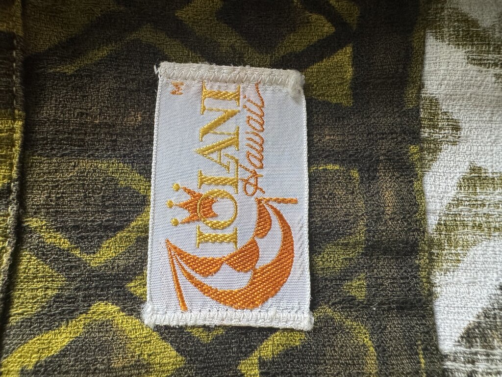 1960s Iolani Tribal Tapa Barkcloth Shirt – Olive & Black Geometric (M)