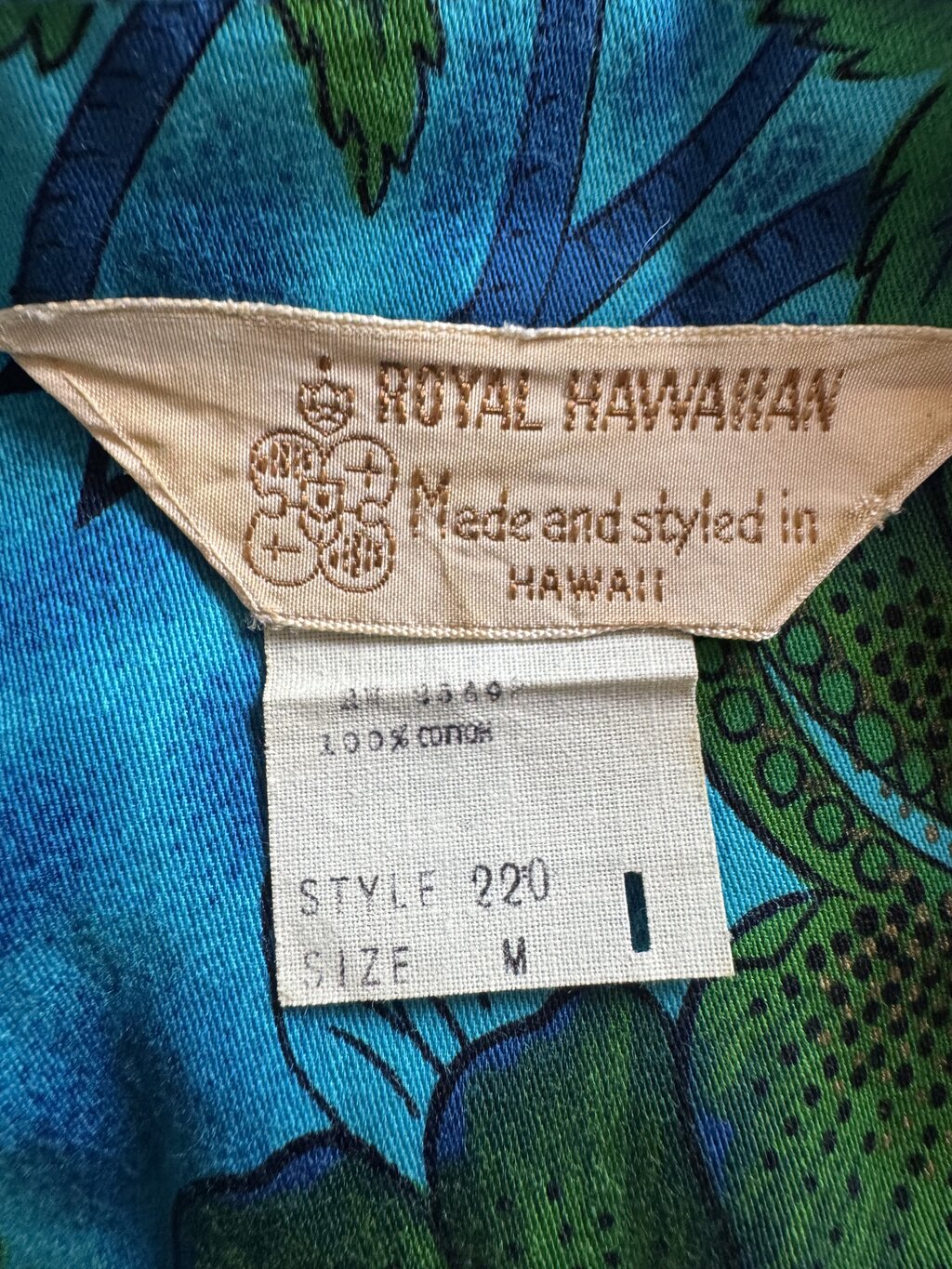 1970s Royal Hawaiian Islands Map Shirt – Blue & Green Hibiscus on Heavy Cotton (M)