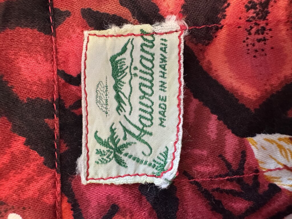 1980s Hawaiiana Tribal Plumeria Shirt – Red & Black Silky Cotton (L)