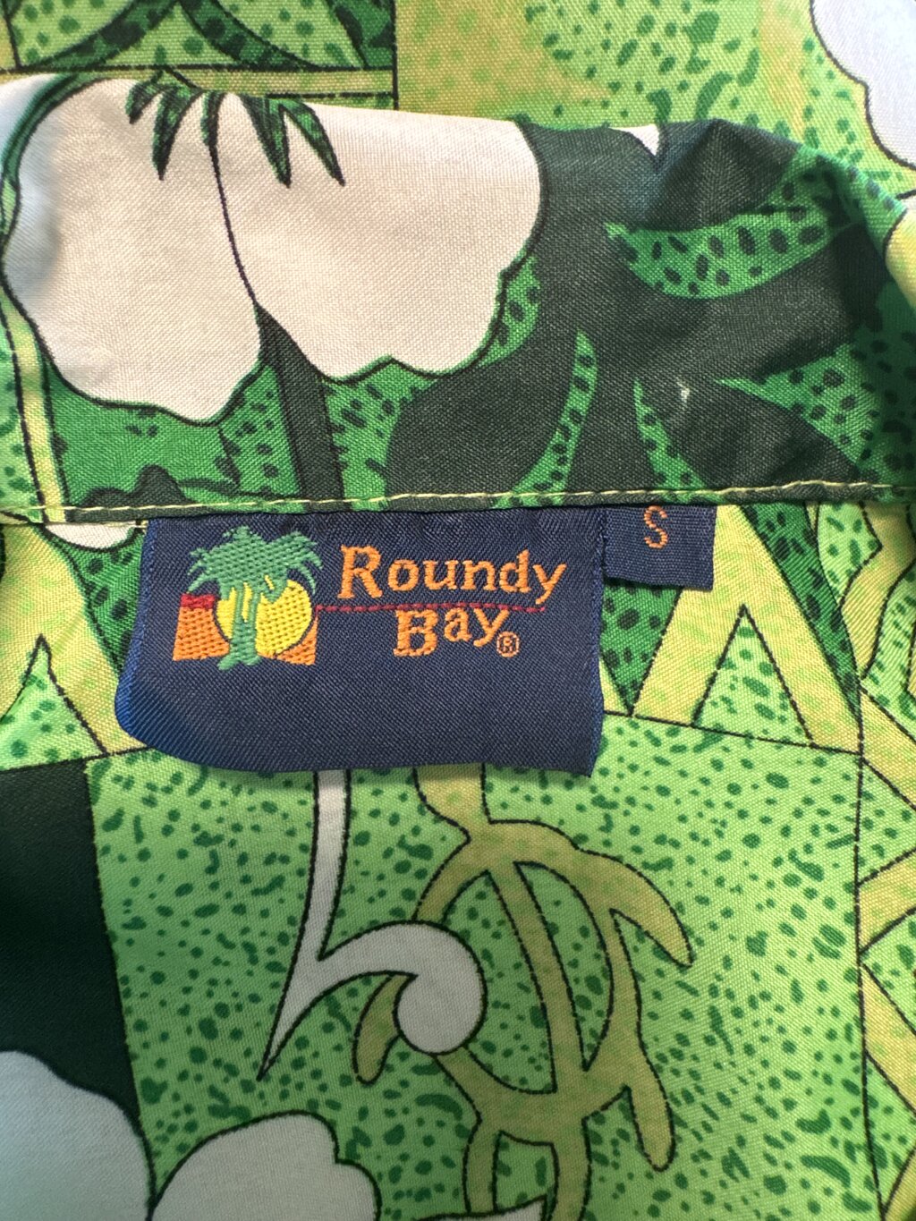 1980s Roundy Bay Hibiscus Block Print Shirt – Green & White Polyester (S)