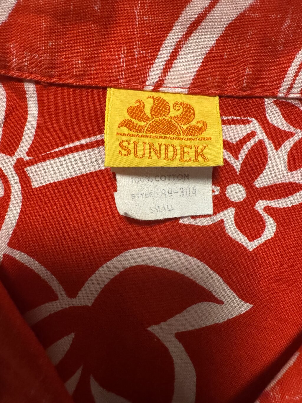 1990s Sundek Polynesian Pattern Shirt – Red/White (S)