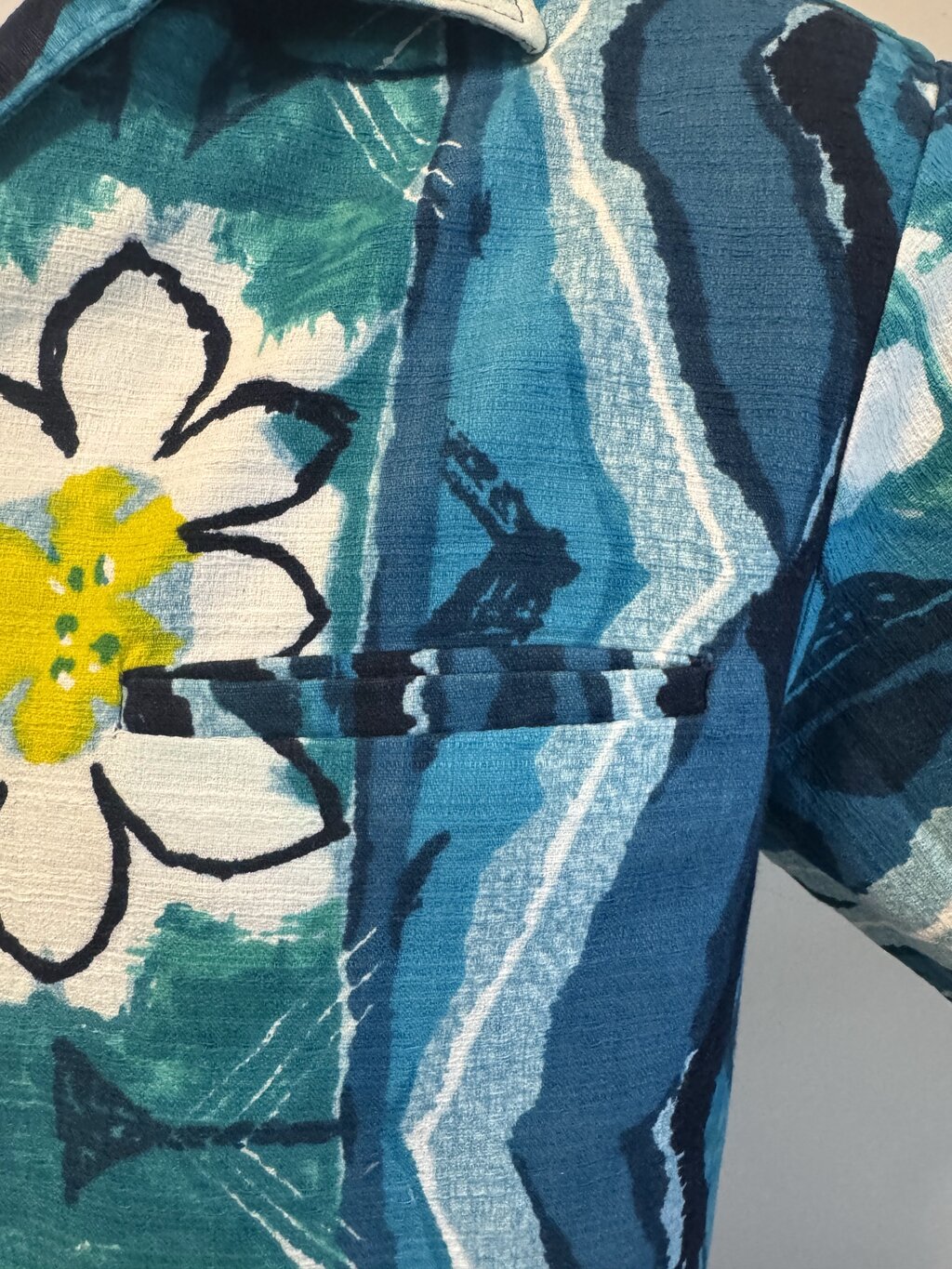 1960s Iolani Barkcloth Shirt – Atomic Floral & Tribal Panel Print (M)