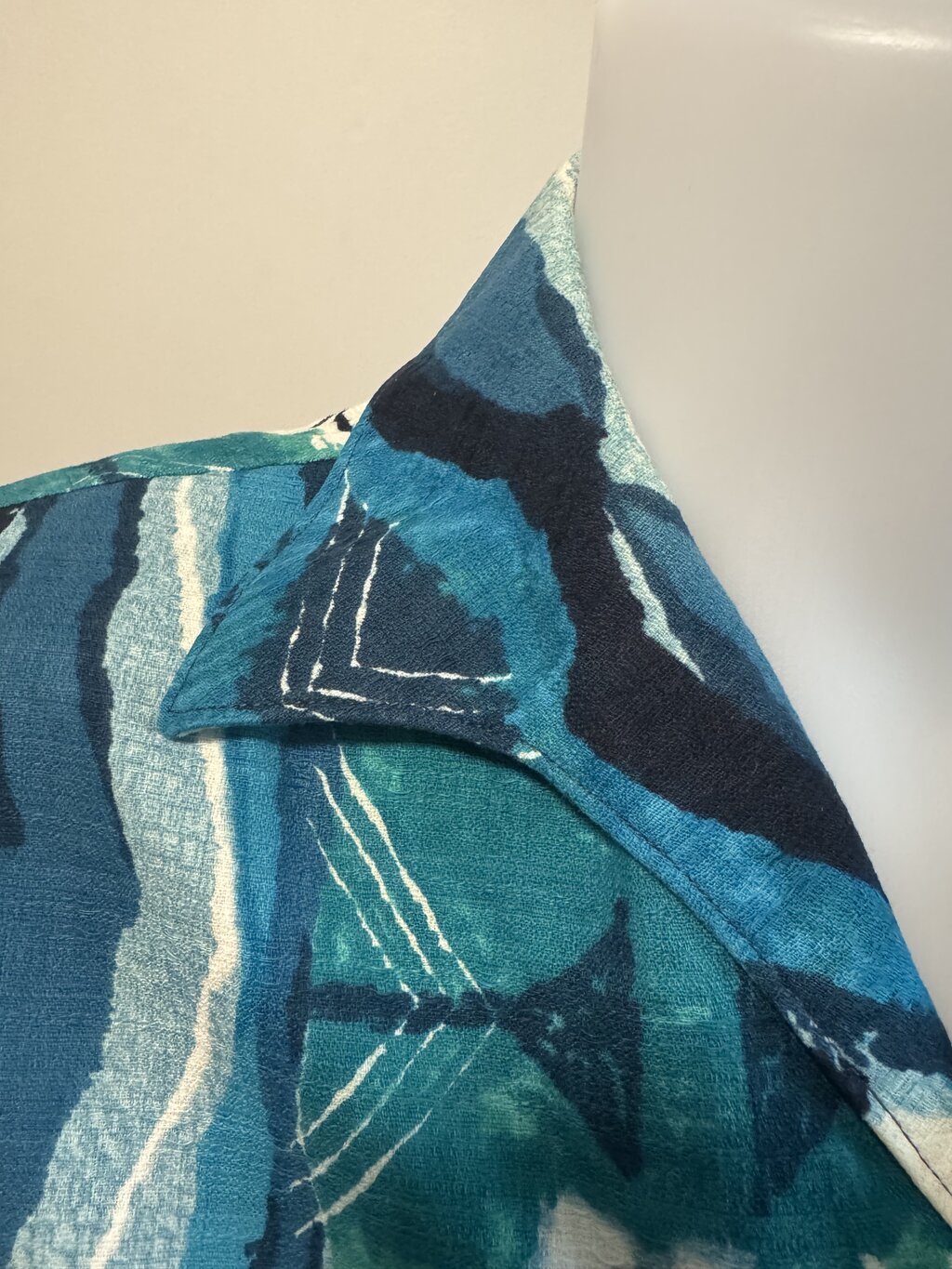 1960s Iolani Barkcloth Shirt – Atomic Floral & Tribal Panel Print (M)