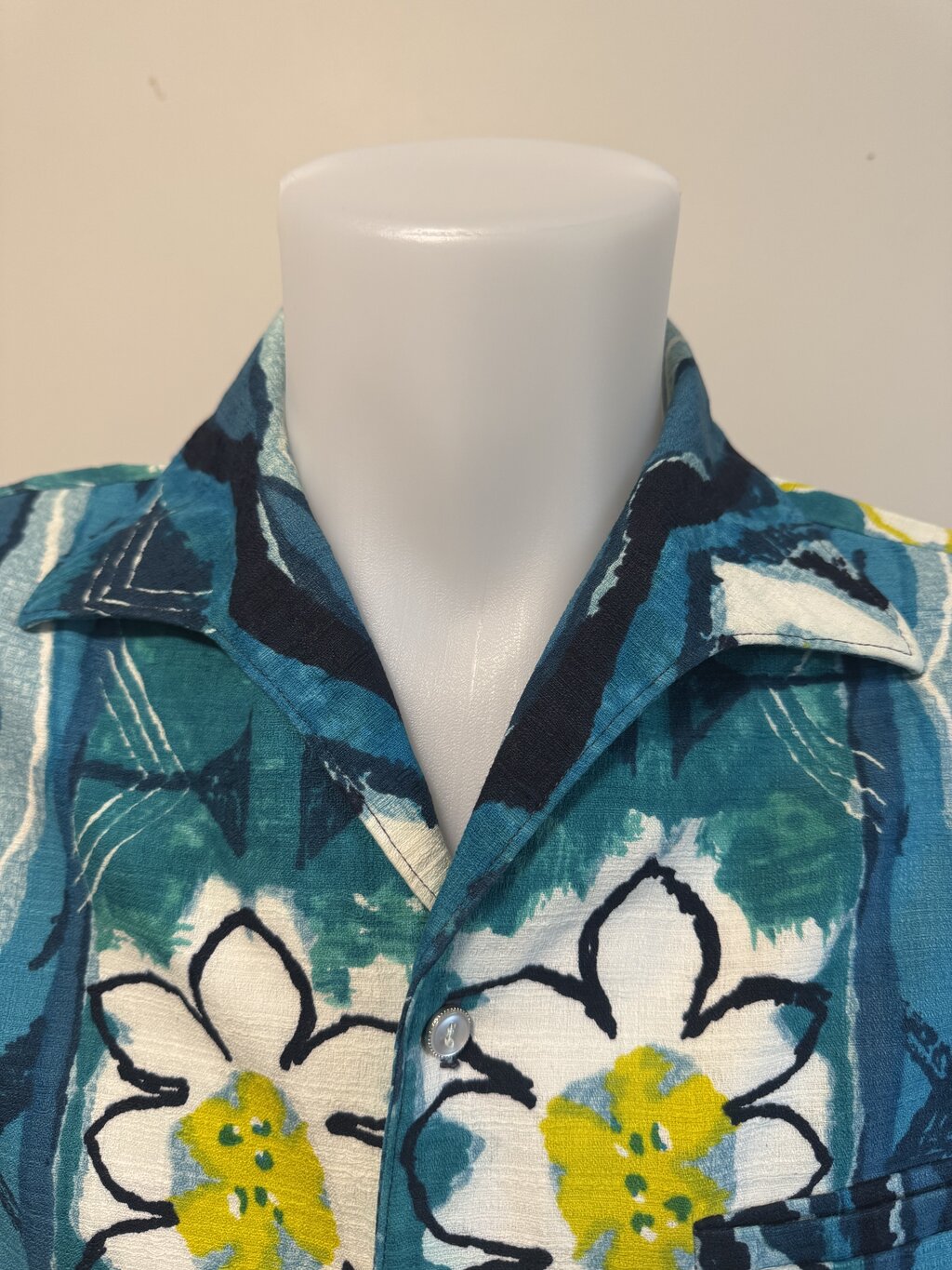 1960s Iolani Barkcloth Shirt – Atomic Floral & Tribal Panel Print (M)