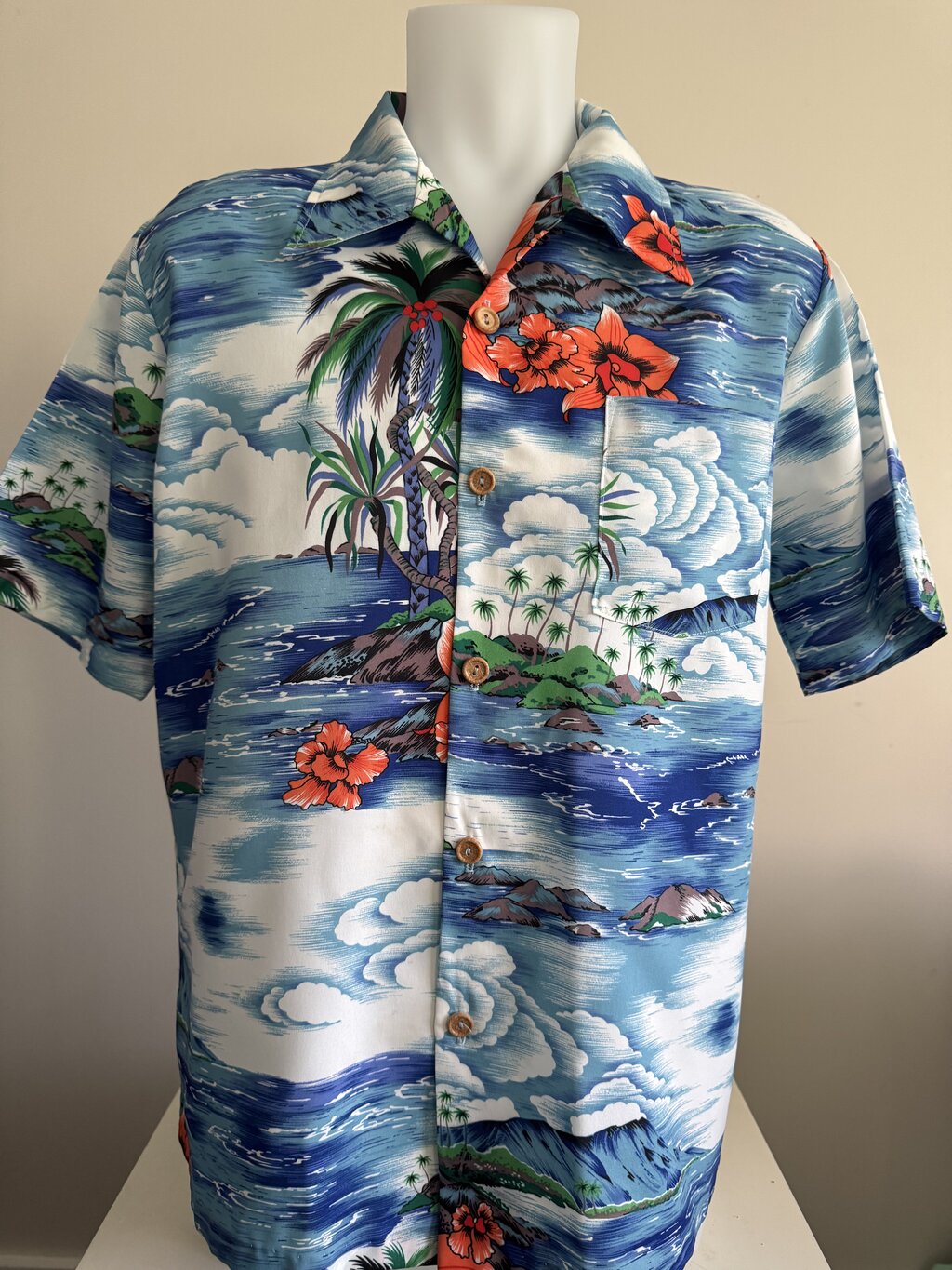 1990s Islander Scenic Coastline Shirt – Ocean Blue with Volcano & Hibiscus Print (L)