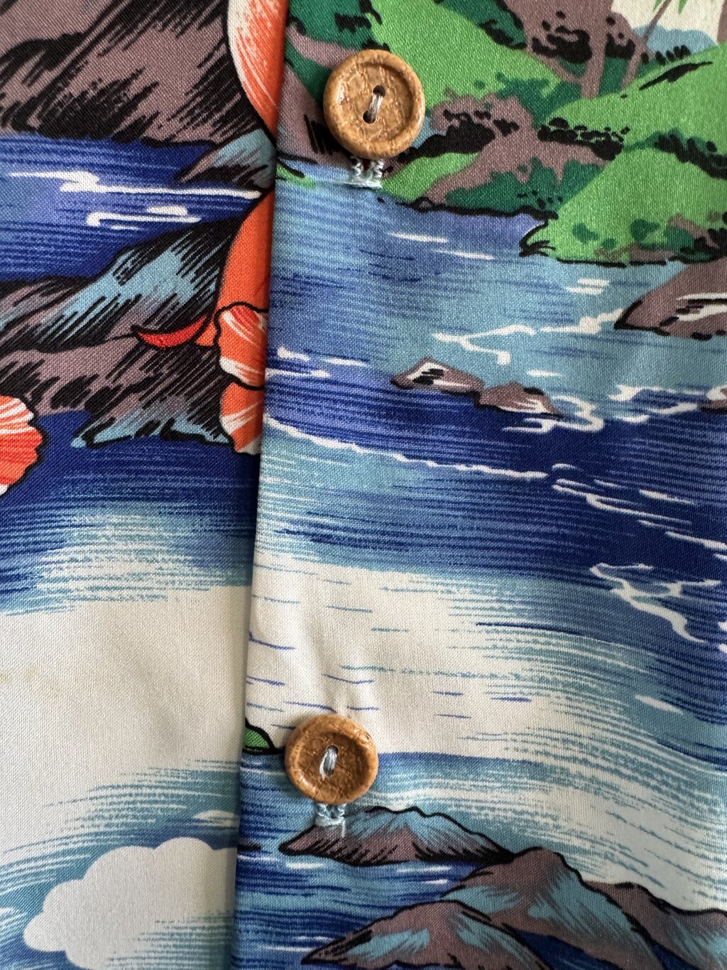 1990s Islander Scenic Coastline Shirt – Ocean Blue with Volcano & Hibiscus Print (L)