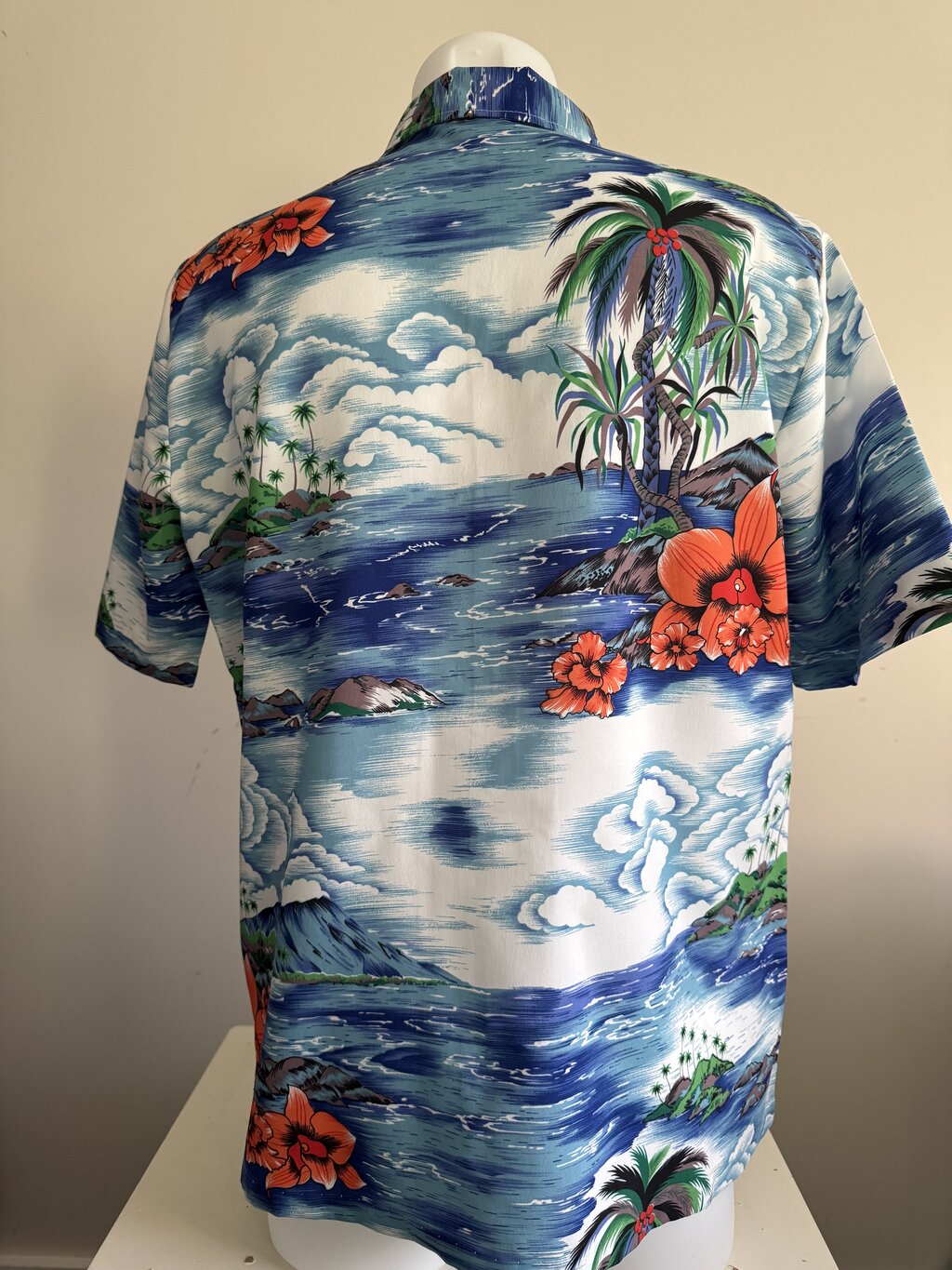 1990s Islander Scenic Coastline Shirt – Ocean Blue with Volcano & Hibiscus Print (L)