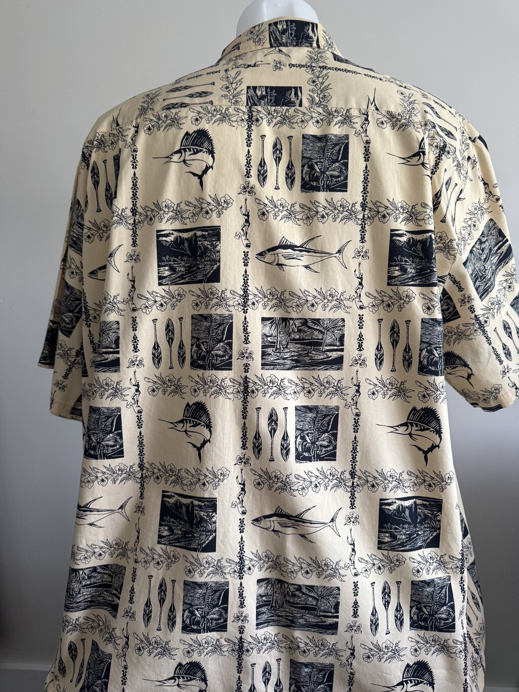90s Island Aloha Wear Scenic Jungle Shirt – Lush Green with Palm Trees & Huts (L)
