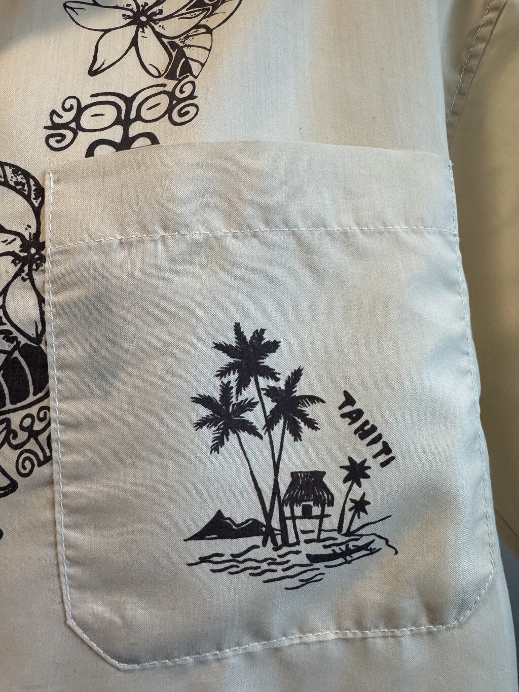 1980s Papeete Tahiti Border Print Shirt – Cream & Black Polynesian Motif (L)