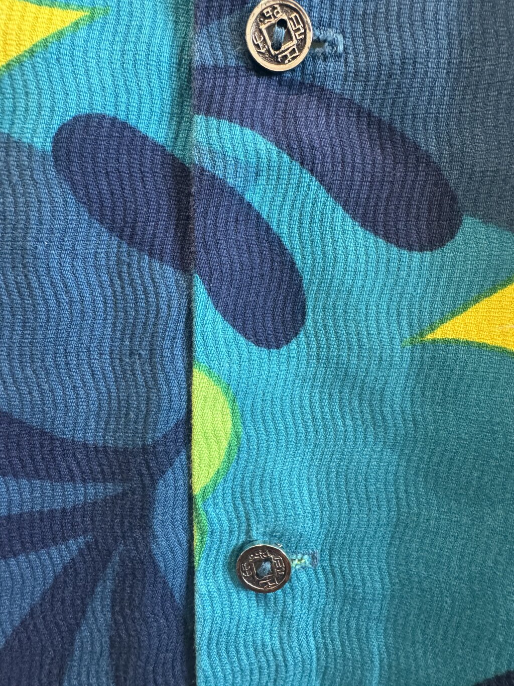 1970s Kehaulani Hibiscus Shirt – White Cotton with Coral & Sage Floral (M)