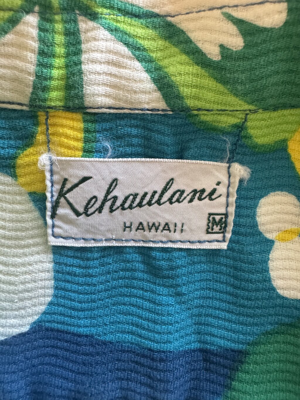 1970s Kehaulani Hibiscus Shirt – White Cotton with Coral & Sage Floral (M)