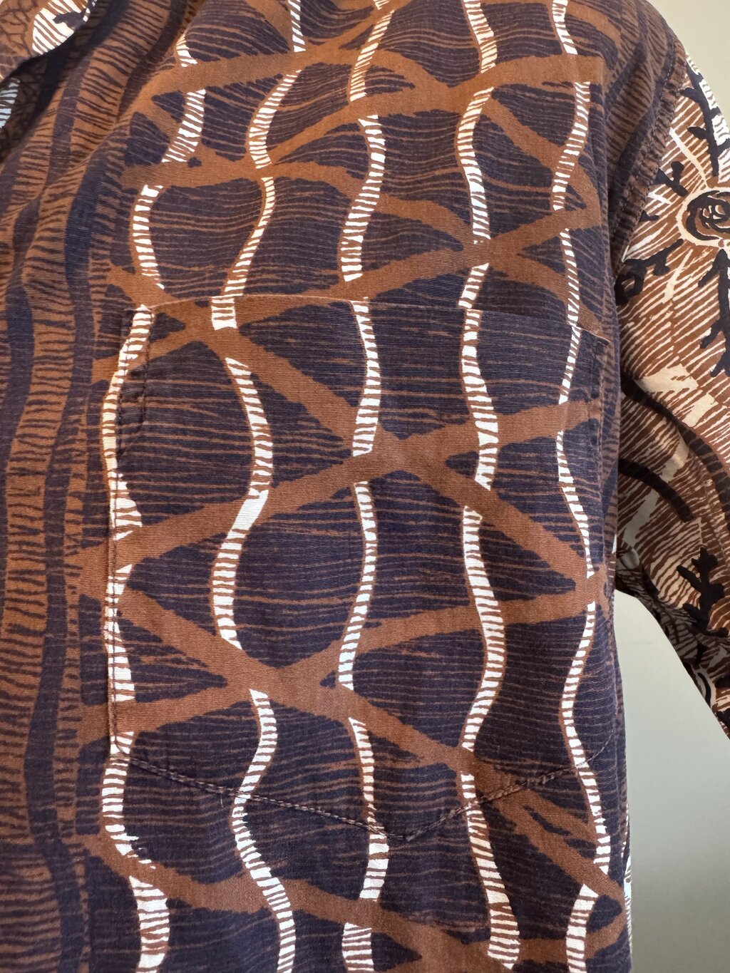 1960s Liberty House Tapa Shirt – Brown Tribal Barkcloth Print (XL)