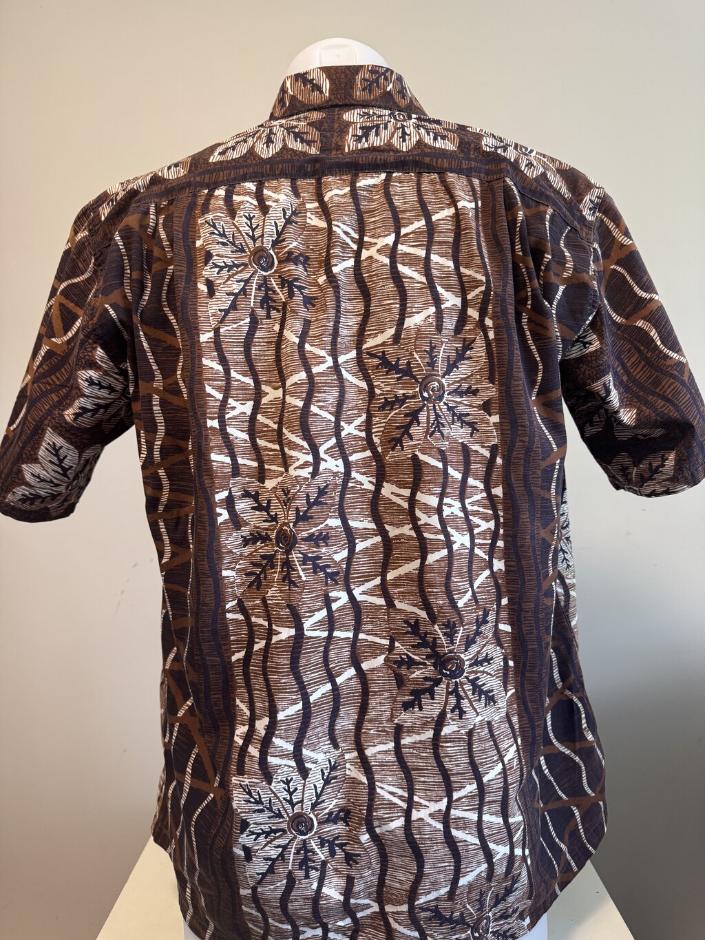 1960s Liberty House Tapa Shirt – Brown Tribal Barkcloth Print (XL)