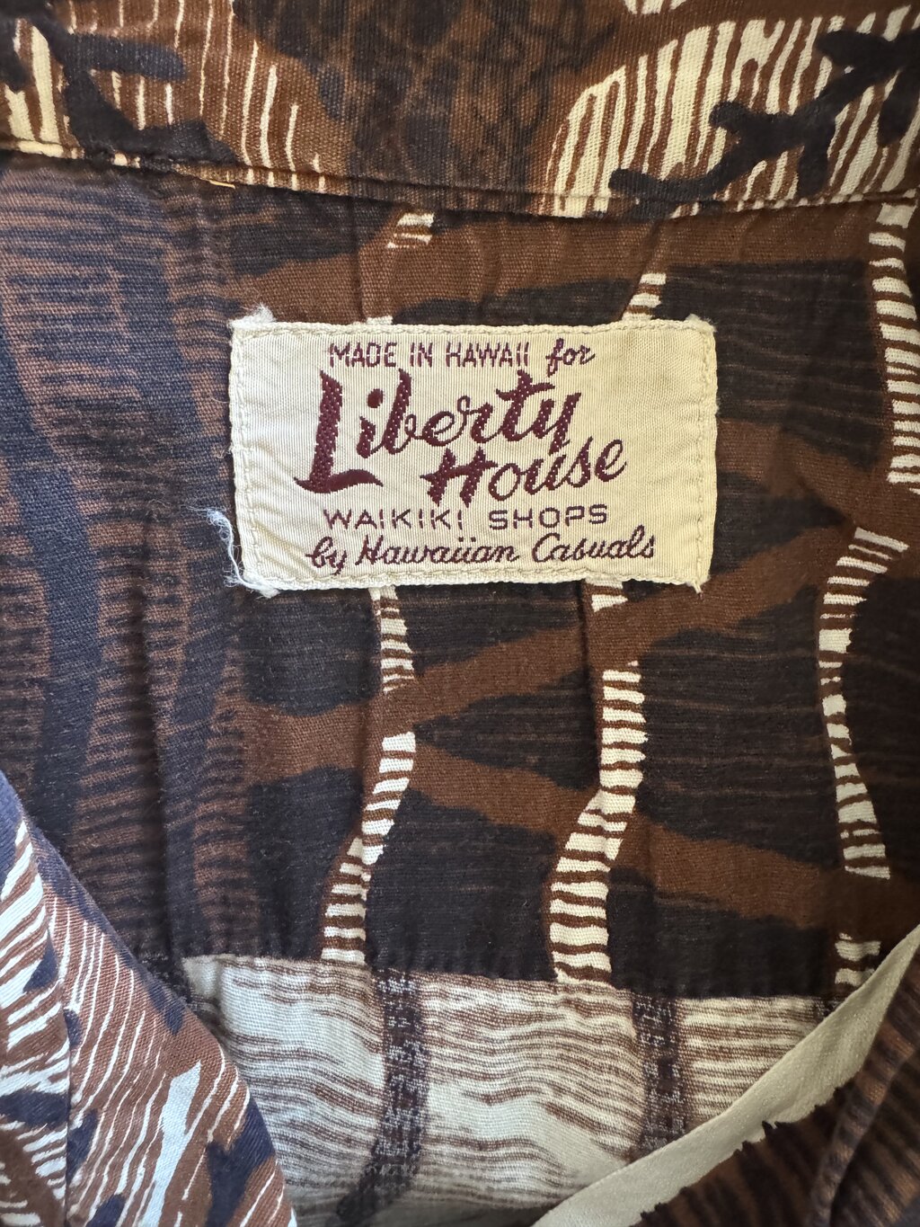 1960s Liberty House Tapa Shirt – Brown Tribal Barkcloth Print (XL)