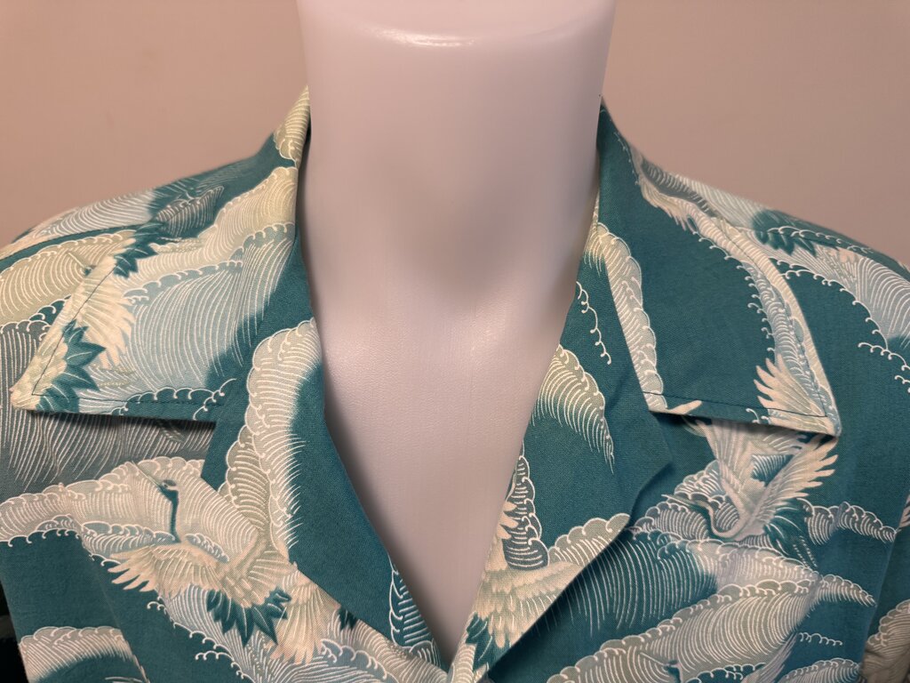 1970s Kapaia Stitchery Crane Print Shirt – Teal Cotton with Soaring Birds (L)