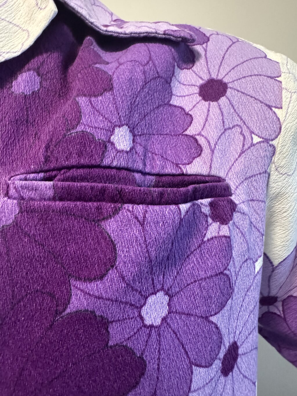 1970s Ui-Maikai Mod Floral Shirt – Purple Daisy Burst Barkcloth (M)