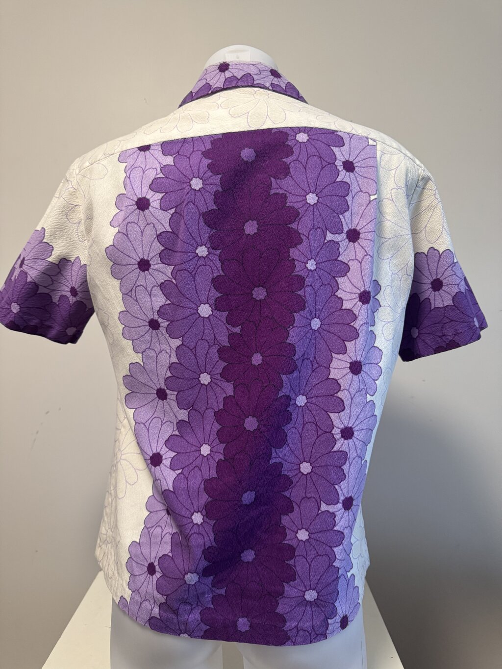 1970s Ui-Maikai Mod Floral Shirt – Purple Daisy Burst Barkcloth (M)