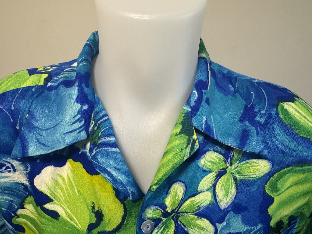 1960s Pomare Blue Hibiscus Shirt – Soft Cotton Off-Center Floral Print (M)