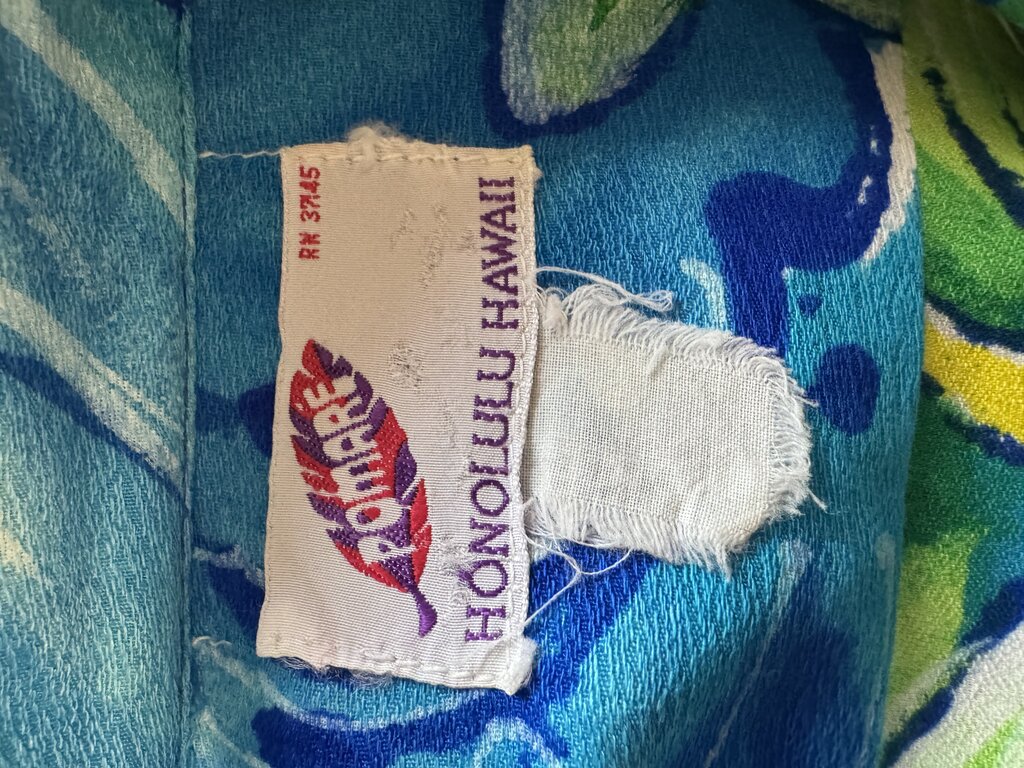 1960s Pomare Blue Hibiscus Shirt – Soft Cotton Off-Center Floral Print (M)