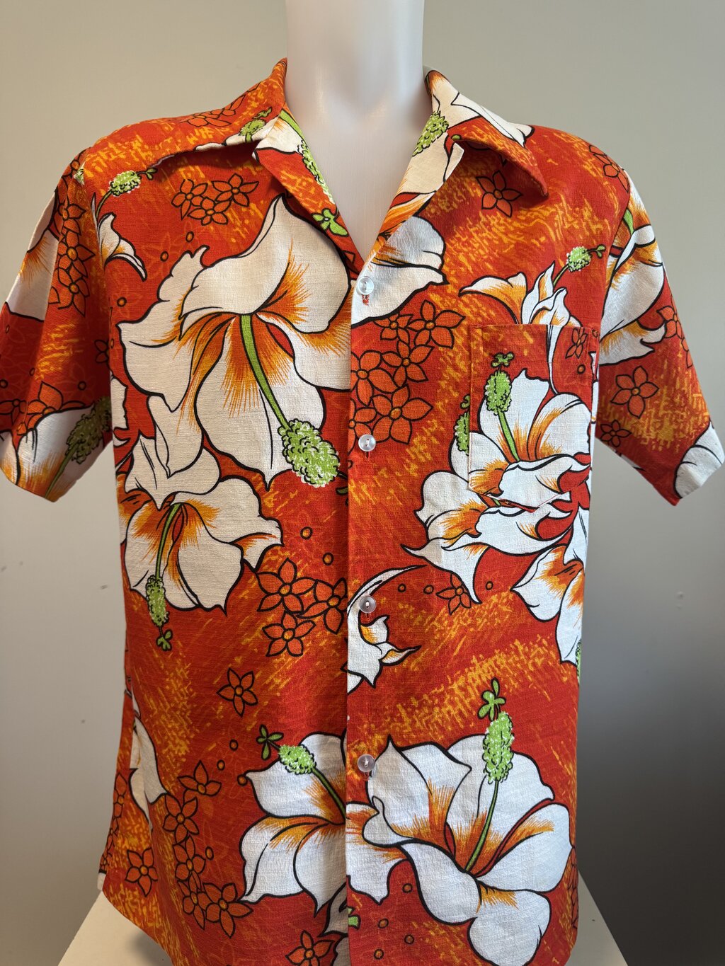 1960s Pomare Tahiti Hibiscus Shirt – Red & White Barkcloth Cotton (L)