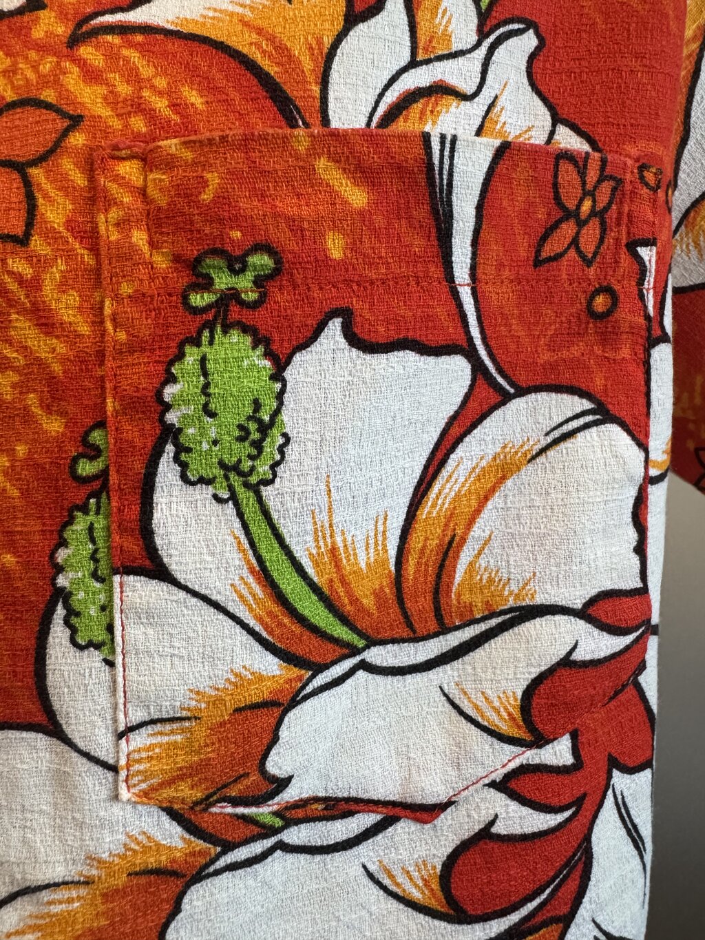 1960s Pomare Tahiti Hibiscus Shirt – Red & White Barkcloth Cotton (L)