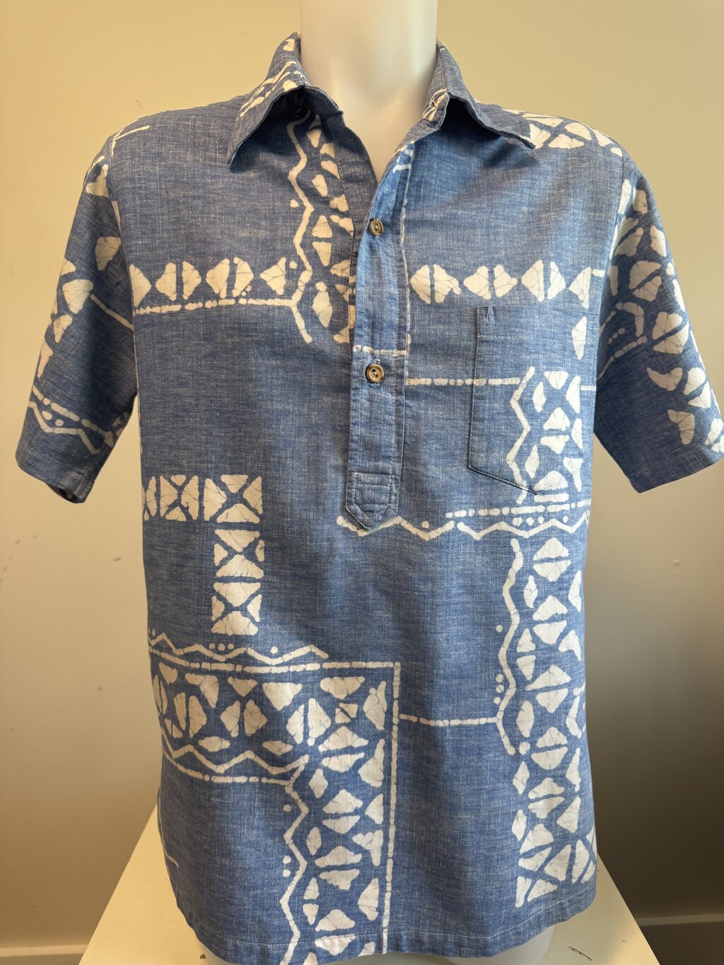 1960s Chapman’s Chambray Tapa Shirt – Blue & White Cotton Pullover (M)