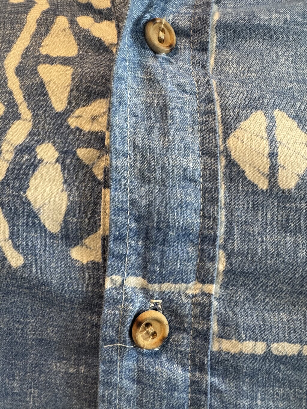 1960s Chapman’s Chambray Tapa Shirt – Blue & White Cotton Pullover (M)