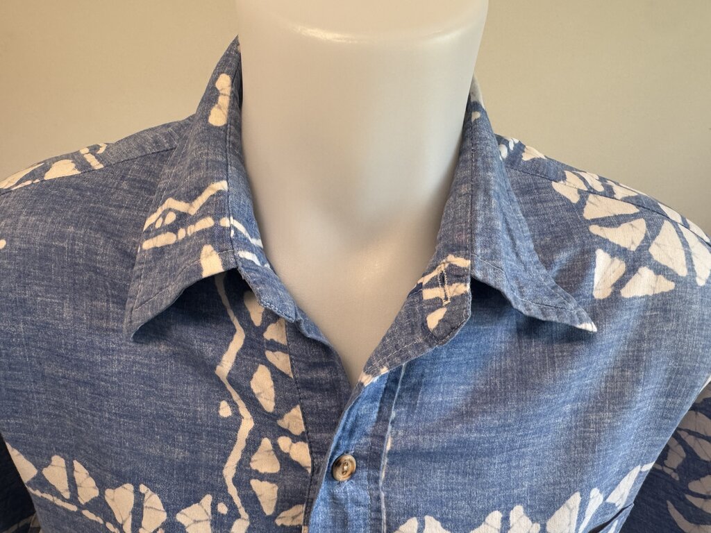 1960s Chapman’s Chambray Tapa Shirt – Blue & White Cotton Pullover (M)