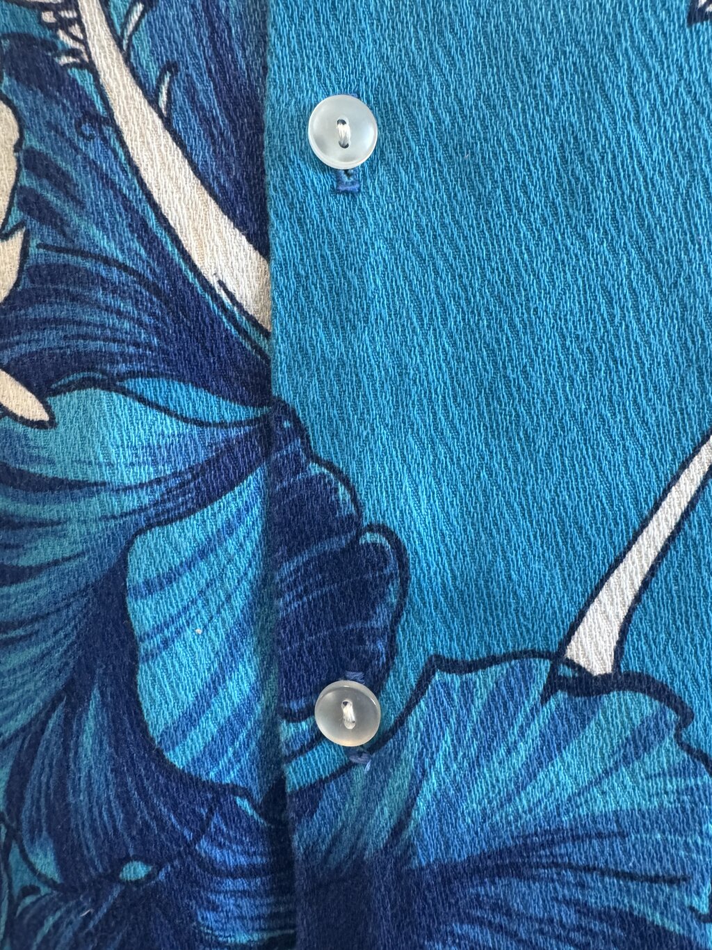 1970s Hawaiian Palm Crinkle Cotton Shirt – Deep Blue Floral on Turquoise (M)