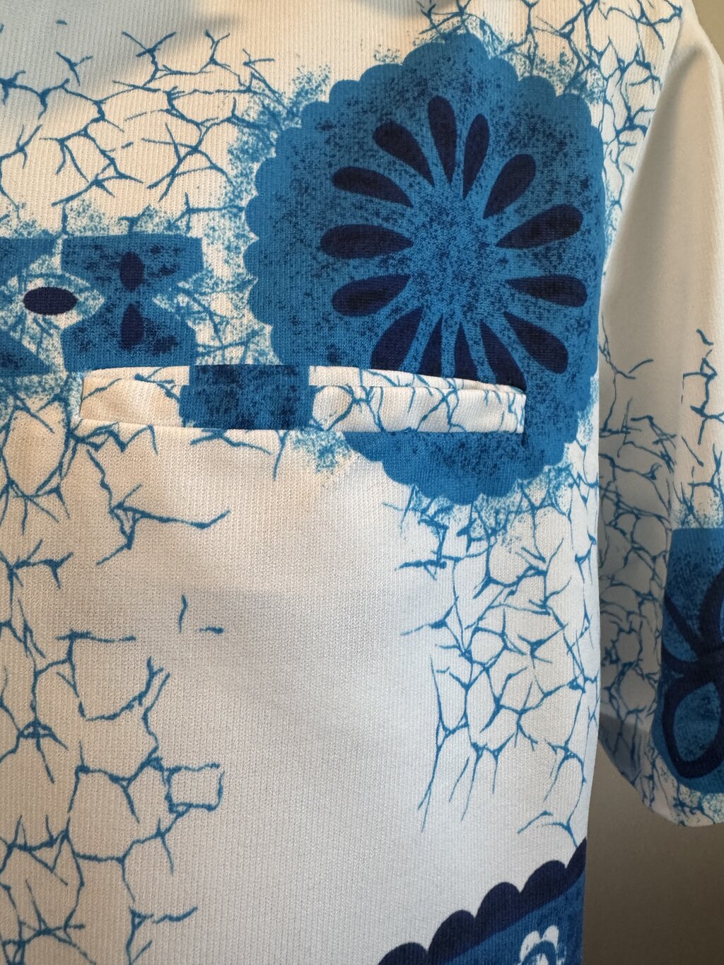 1970s Malihini Tribal Barkcloth Shirt – Blue & White Cracked Ice Print (L)