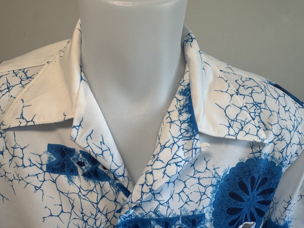 1970s Malihini Tribal Barkcloth Shirt – Blue & White Cracked Ice Print (L)