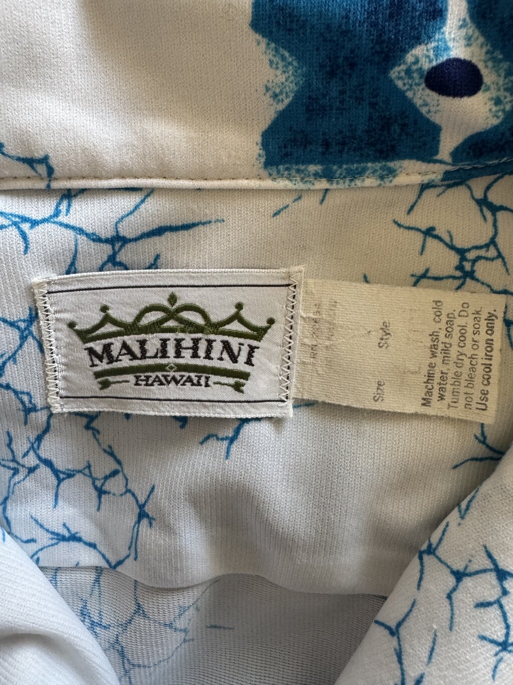 1970s Malihini Tribal Barkcloth Shirt – Blue & White Cracked Ice Print (L)