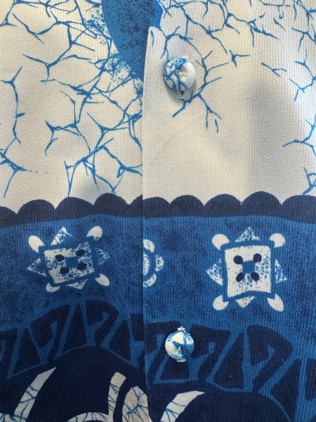 1970s Malihini Tribal Barkcloth Shirt – Blue & White Cracked Ice Print (L)