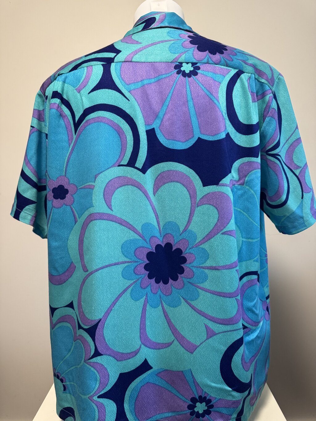 1970s Mei Jan Psychedelic Floral Shirt – Blue & Purple Rayon Pop (XL)