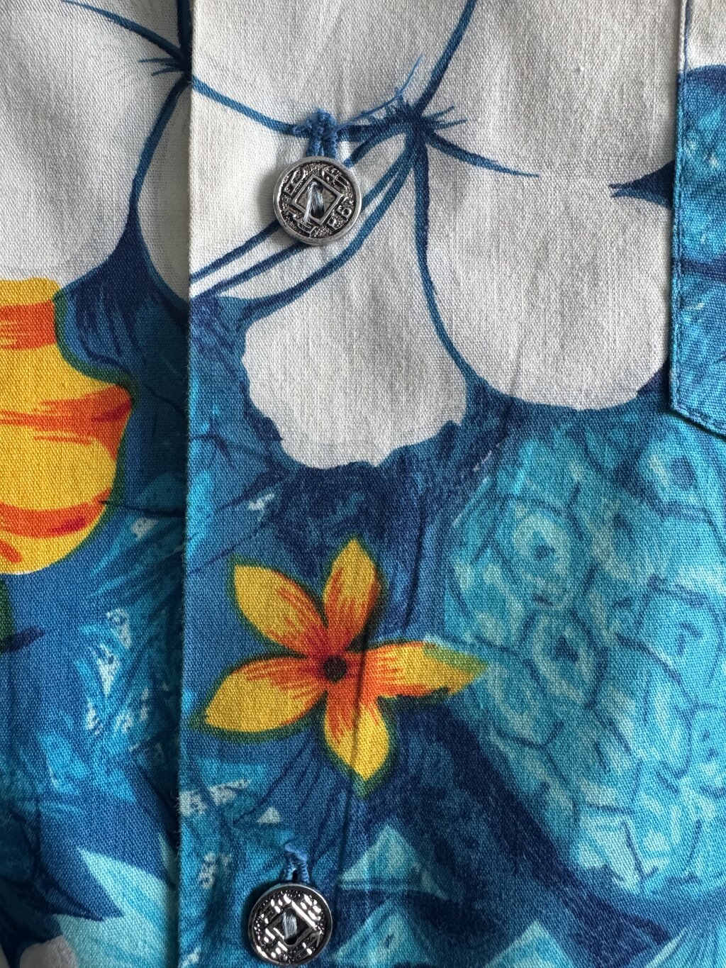 1980s USA-Made Blue Pineapple & Hibiscus Shirt – Off-Center Floral Overprint (M)