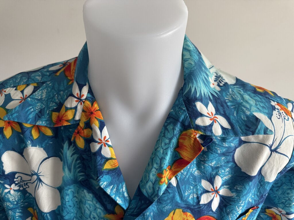 1980s USA-Made Blue Pineapple & Hibiscus Shirt – Off-Center Floral Overprint (M)