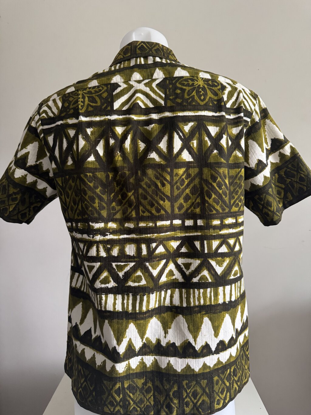 1960s Iolani Tribal Tapa Barkcloth Shirt – Olive & Black Geometric (M)