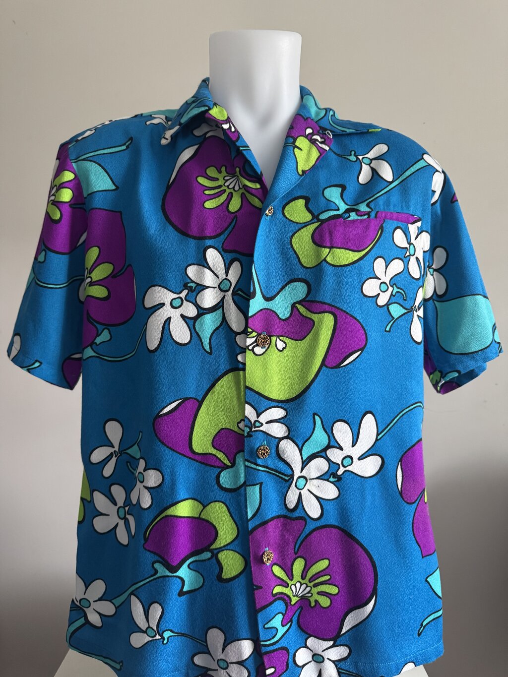 1960s Liberty House Hawaiian Shirt – Electric Blue Poppy Floral with Sculpted Gold Buttons (L)