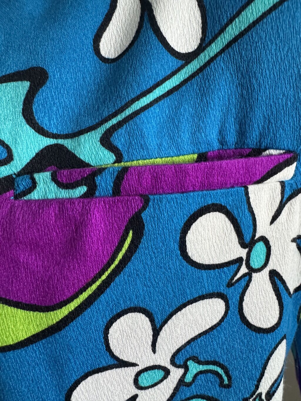 1960s Liberty House Hawaiian Shirt – Electric Blue Poppy Floral with Sculpted Gold Buttons (L)