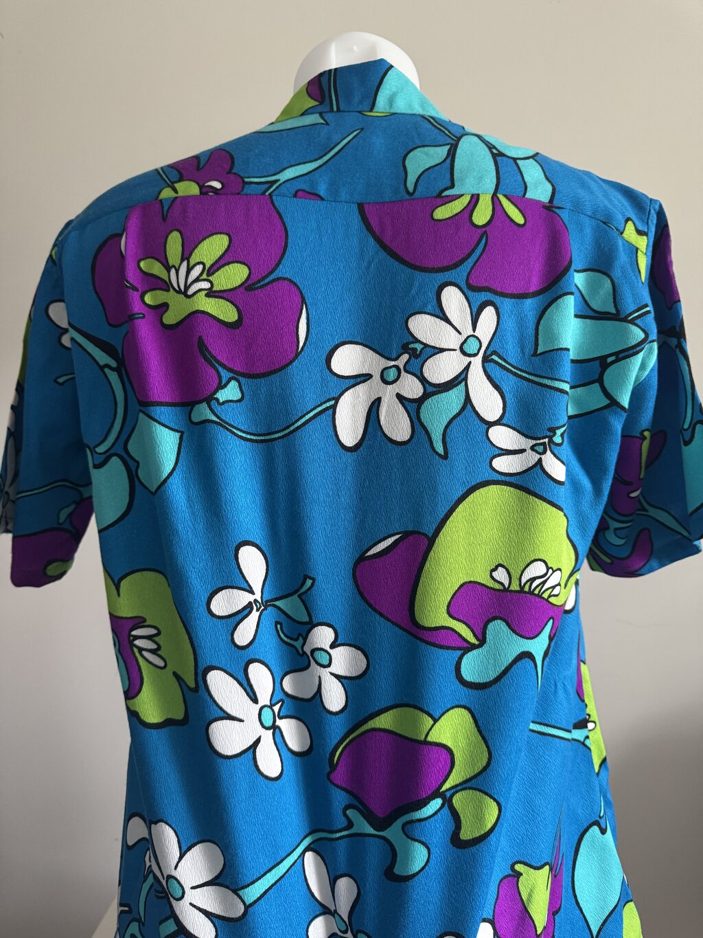 1960s Liberty House Hawaiian Shirt – Electric Blue Poppy Floral with Sculpted Gold Buttons (L)