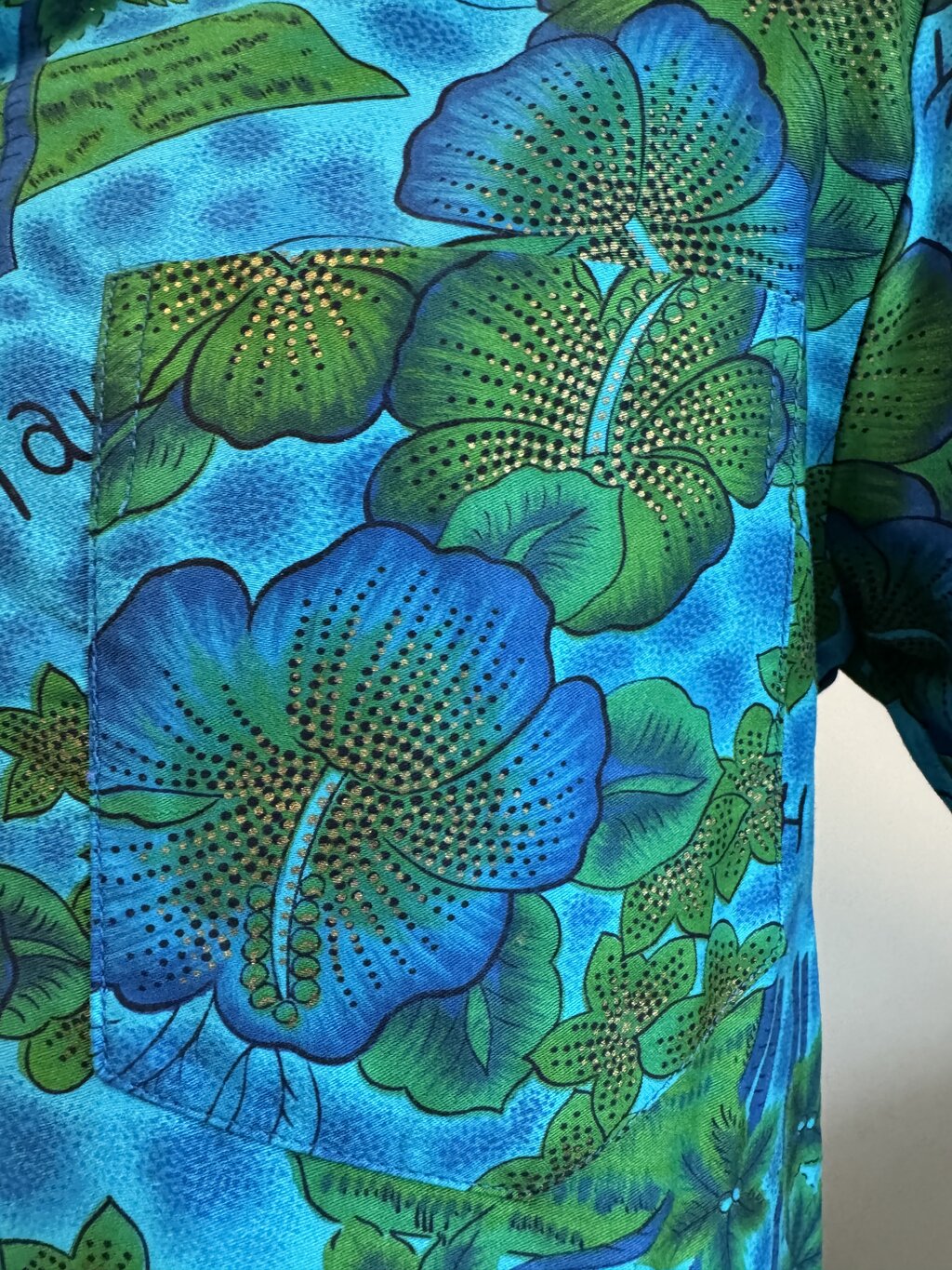1970s Royal Hawaiian Islands Map Shirt – Blue & Green Hibiscus on Heavy Cotton (M)