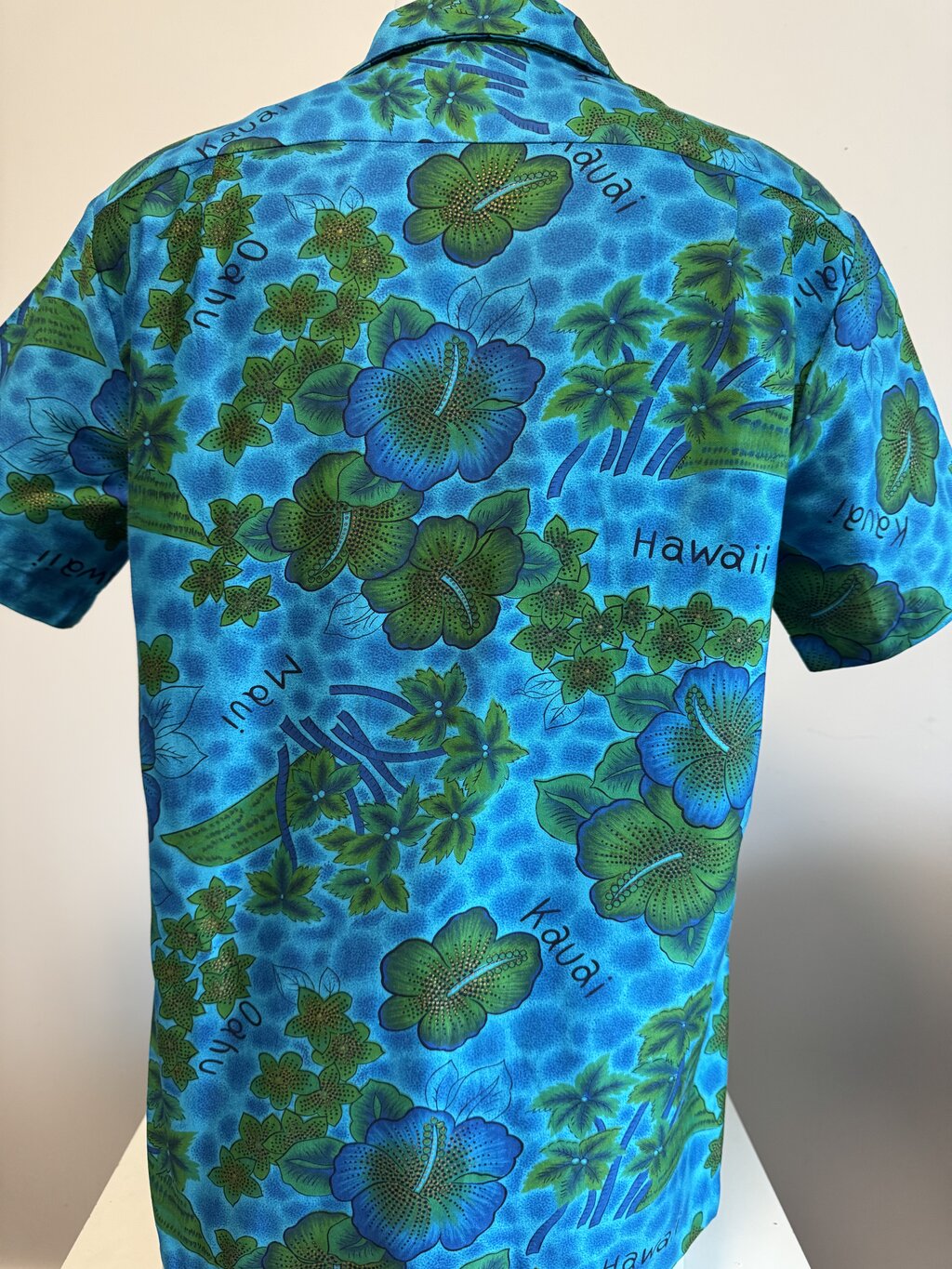 1970s Royal Hawaiian Islands Map Shirt – Blue & Green Hibiscus on Heavy Cotton (M)