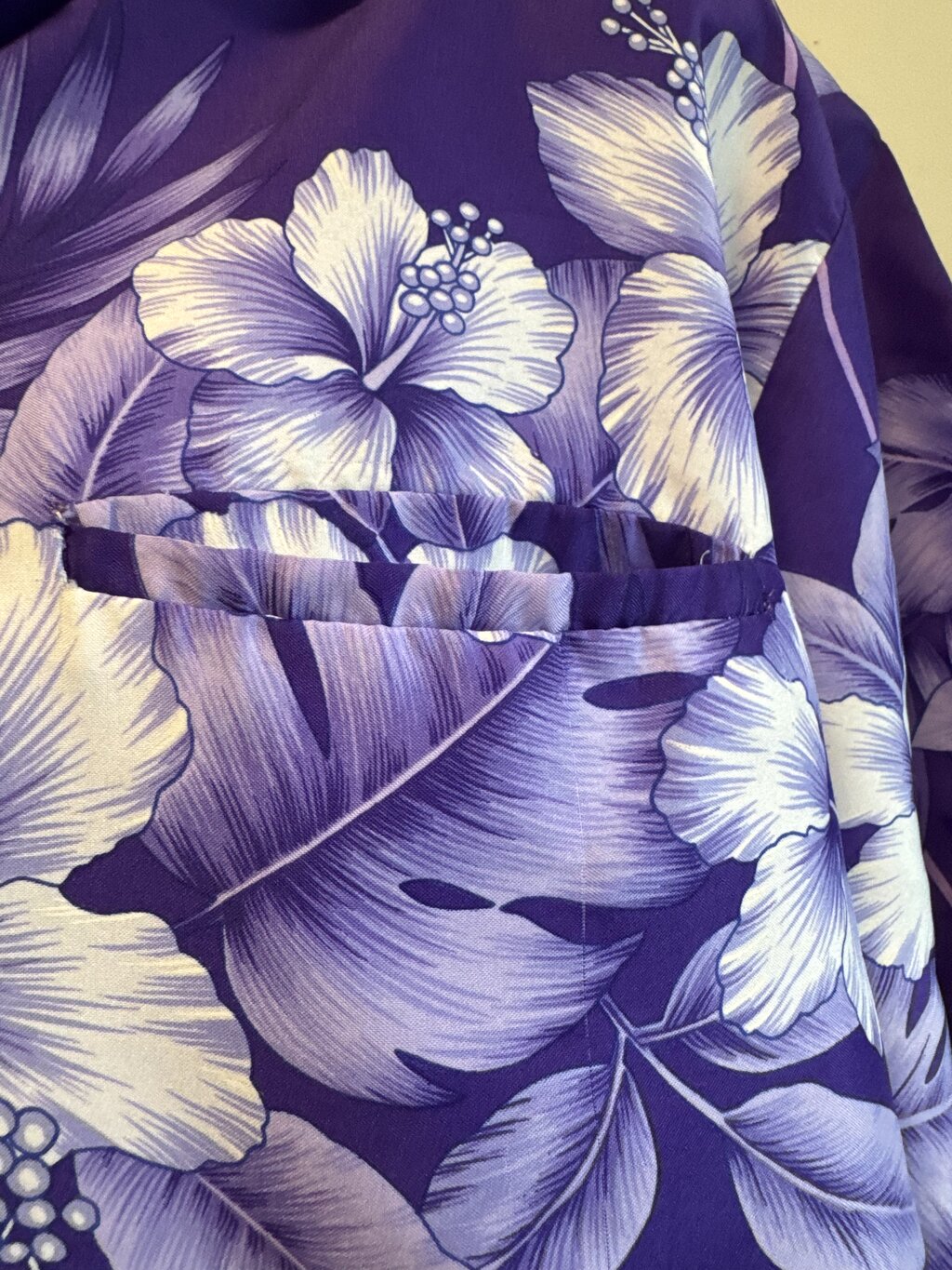 1980s Jade Fashions Hibiscus & Leaf Aloha Shirt – Purple & White Floral (XXL)