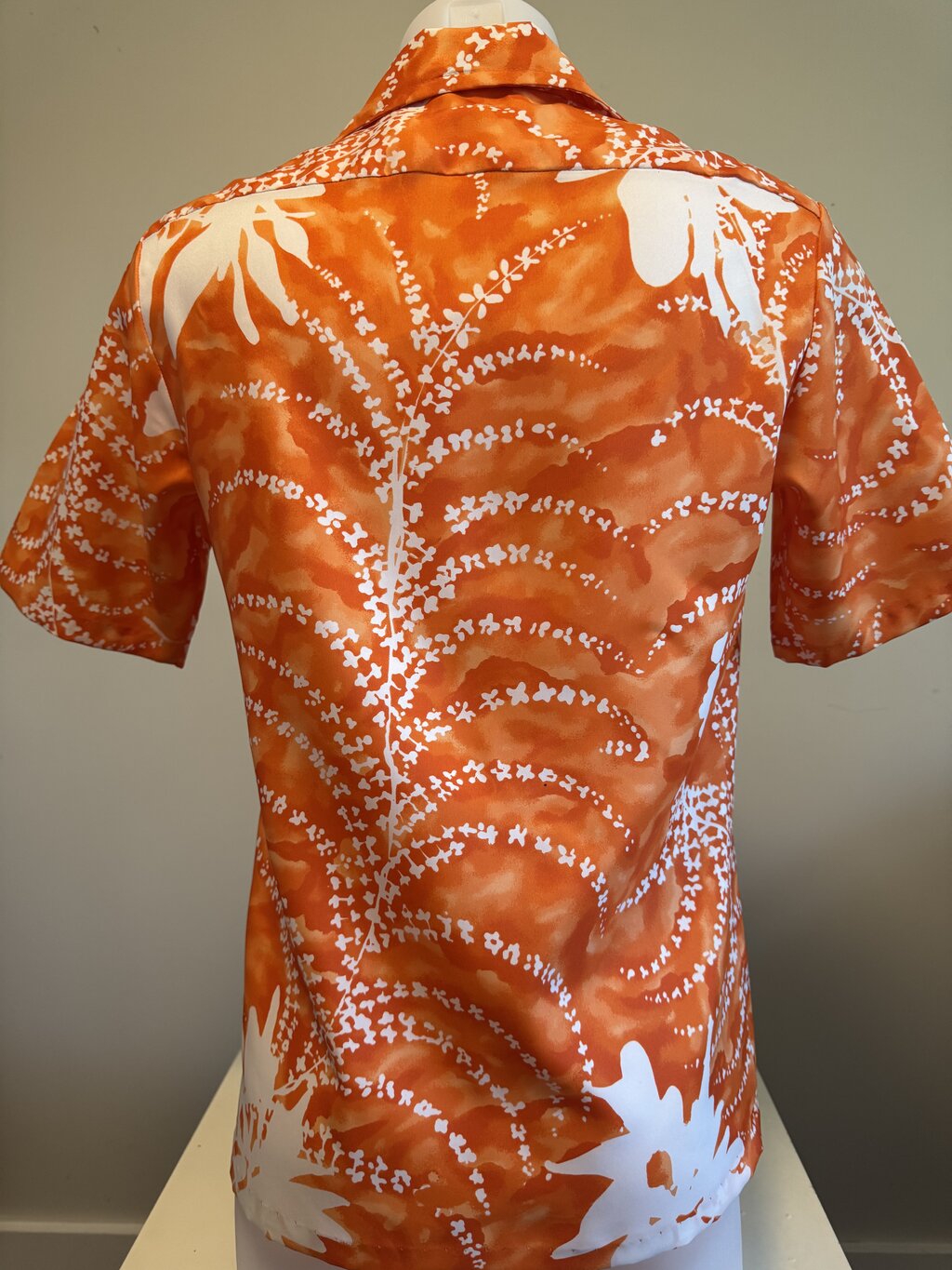 1980s Andrade Hawaiian Shirt – Burnt Orange Floral Vines in Silky Polyester (S)
