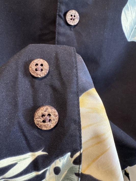 1990s–2000s-Modern-Era Bill Blass Anthurium Shirt – Black with Pale Yellow Floral (L)