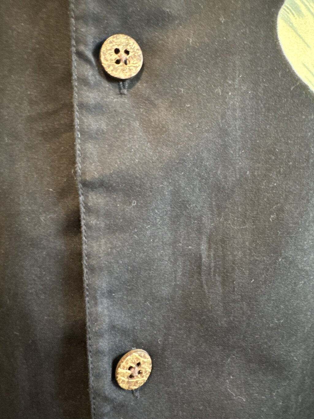 1990s–2000s-Modern-Era Bill Blass Anthurium Shirt – Black with Pale Yellow Floral (L)