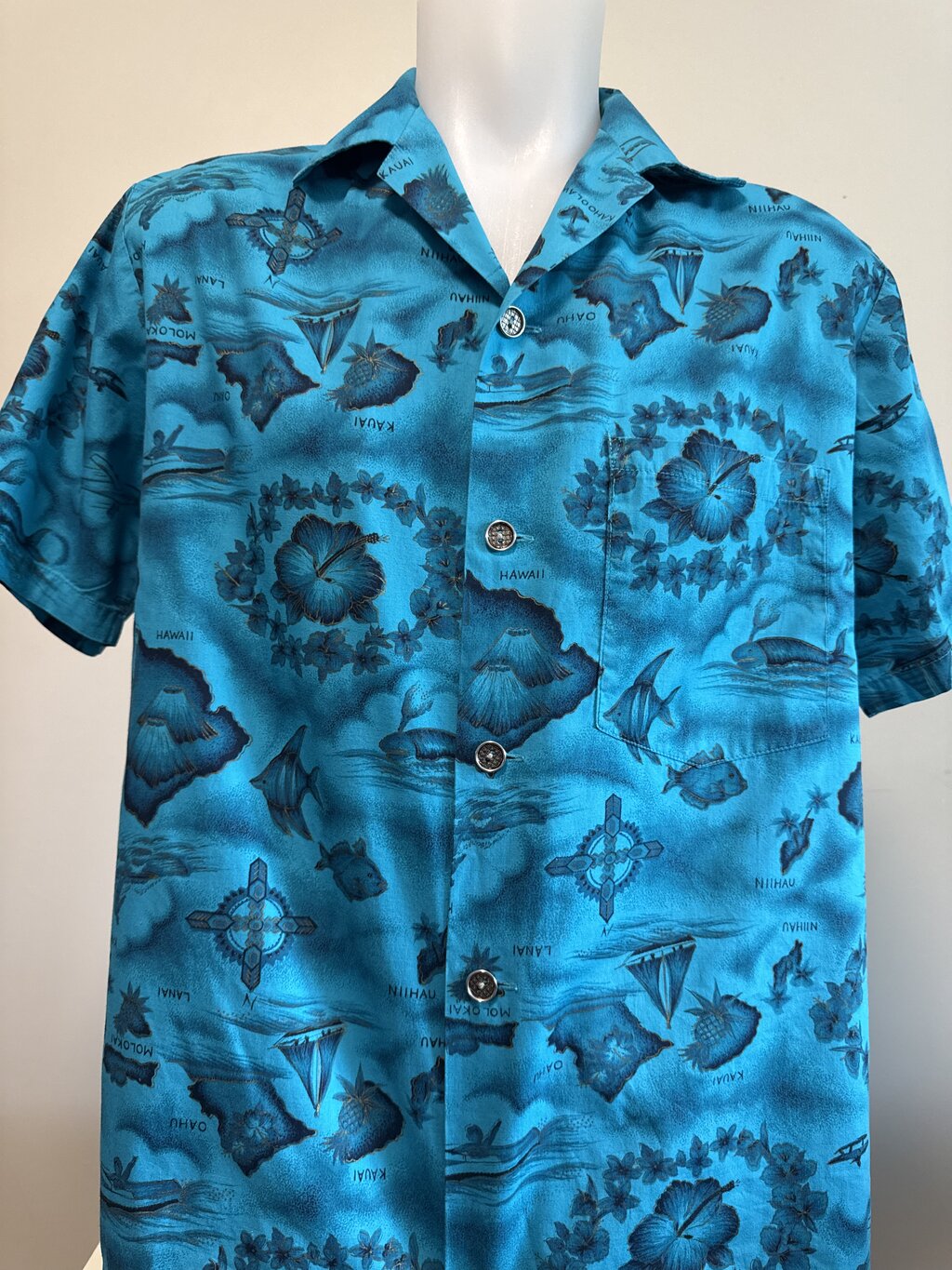 1980s Ui-Maikai Hawaiian Islands Map Shirt – Electric Blue with Marine Life & Volcanoes (L)