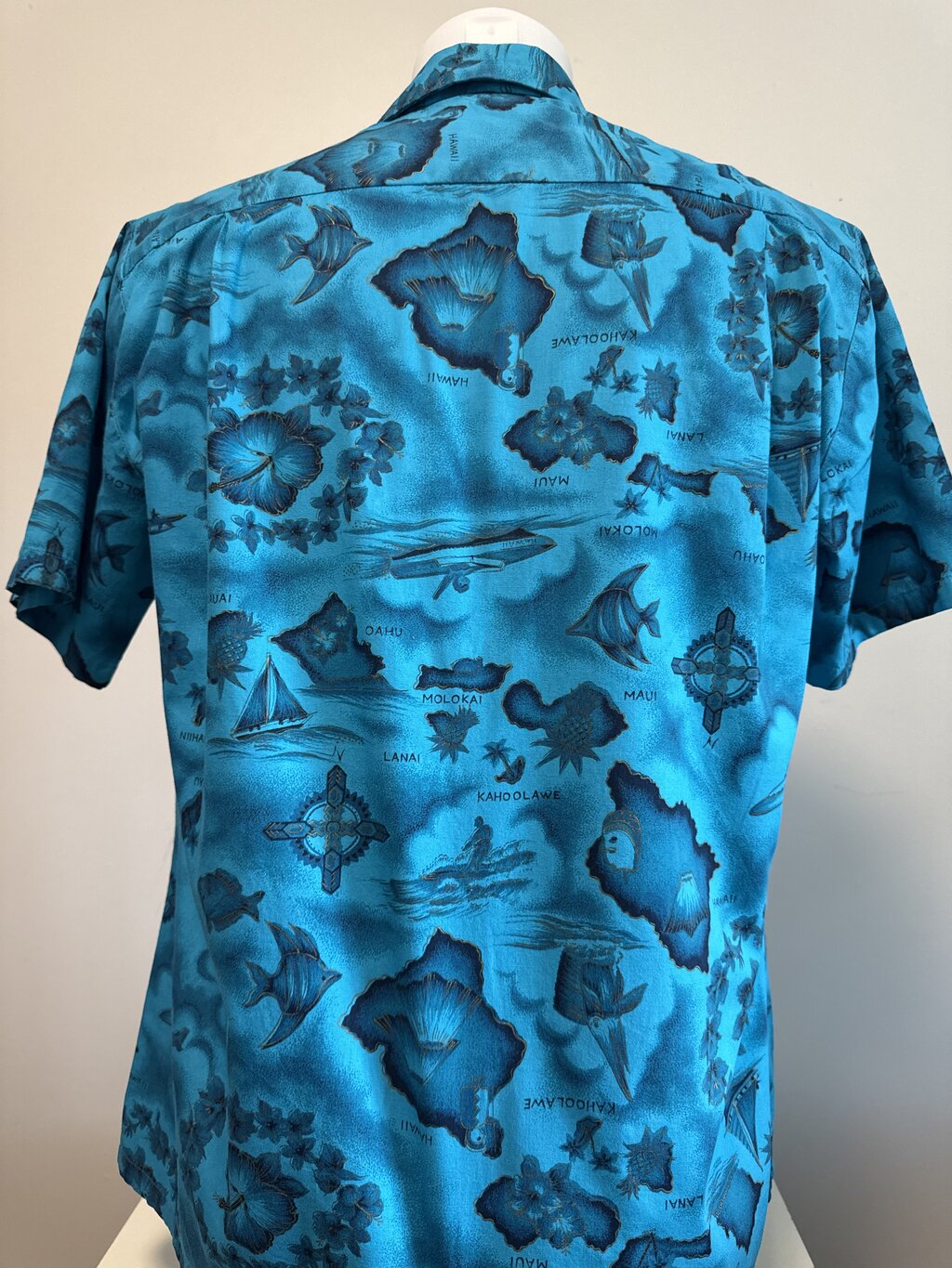 1980s Ui-Maikai Hawaiian Islands Map Shirt – Electric Blue with Marine Life & Volcanoes (L)