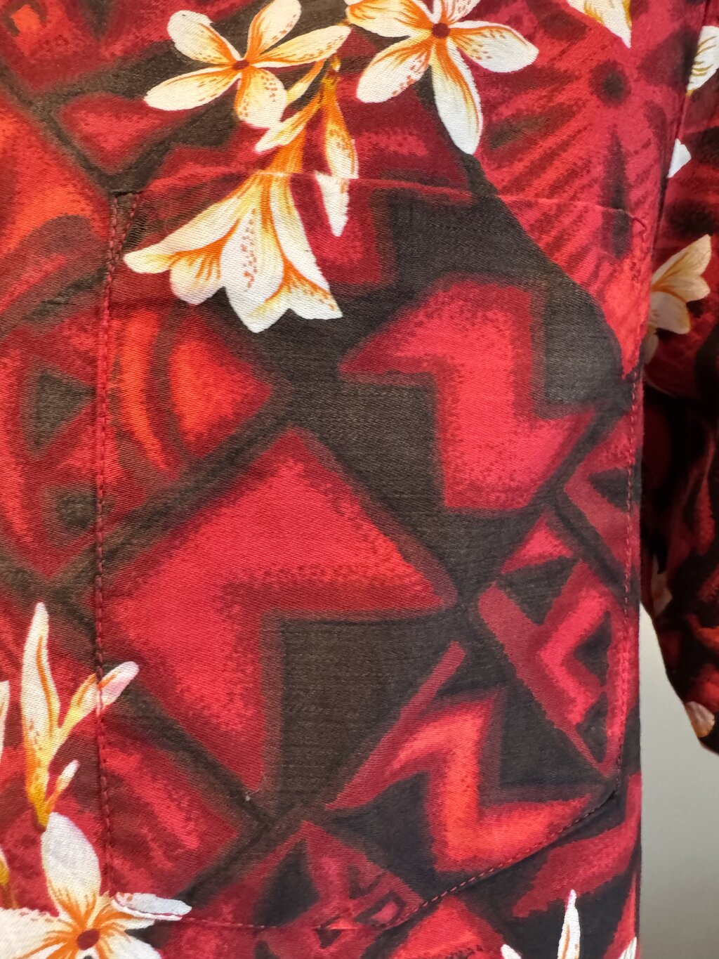 1980s Hawaiiana Tribal Plumeria Shirt – Red & Black Silky Cotton (L)