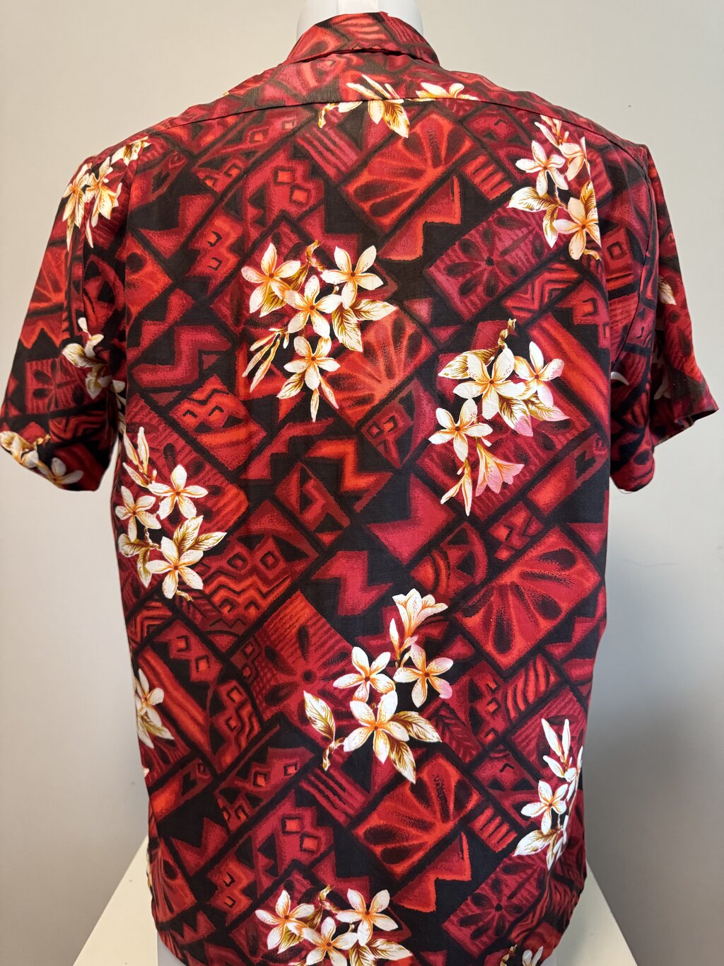 1980s Hawaiiana Tribal Plumeria Shirt – Red & Black Silky Cotton (L)